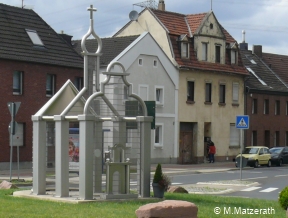 (Bild) Edelstahl Kirchenmodell